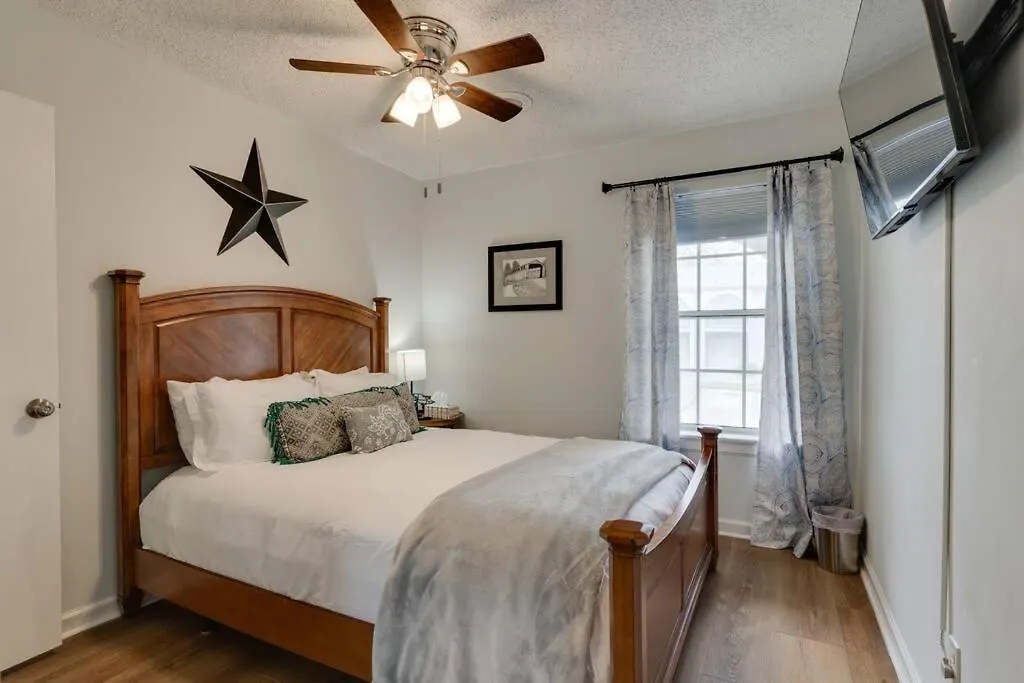 Beautiful 3 Bedroom- Free Parking 2M To Broadway 내슈빌