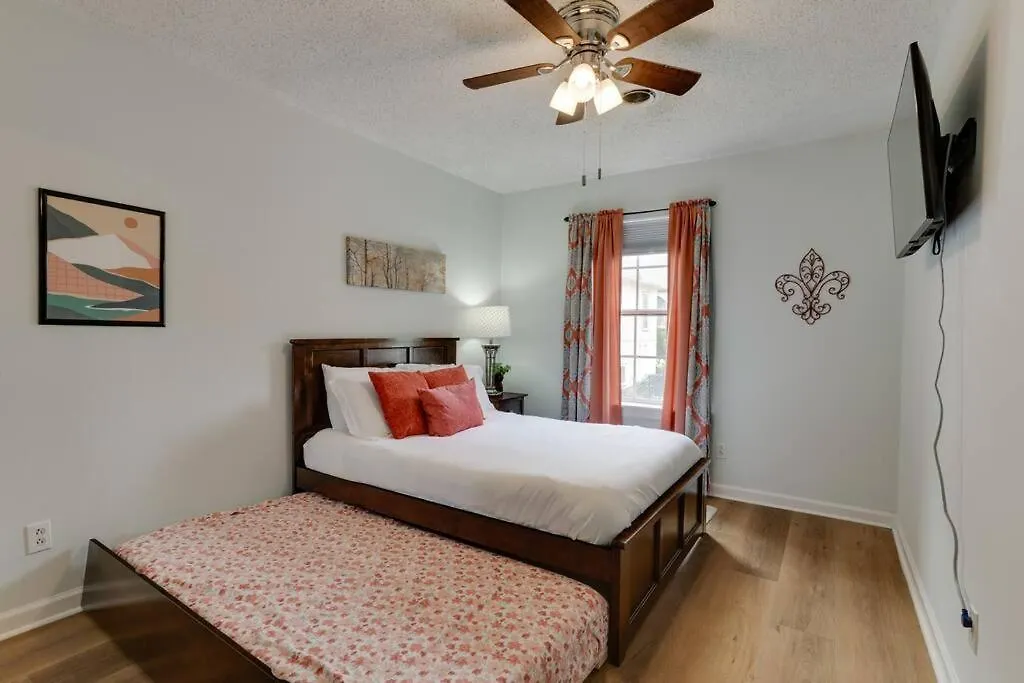 Beautiful 3 Bedroom- Free Parking 2M To Broadway 내슈빌 아파트