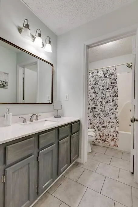 Beautiful 3 Bedroom- Free Parking 2M To Broadway 내슈빌