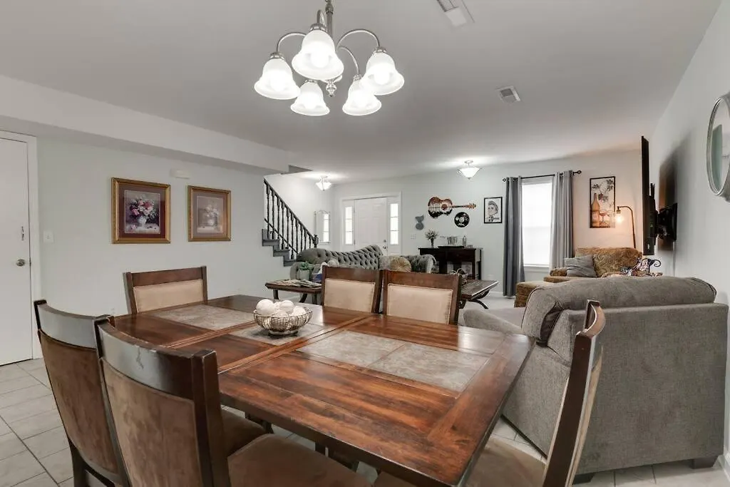 Beautiful 3 Bedroom- Free Parking 2M To Broadway Nashville 0*,