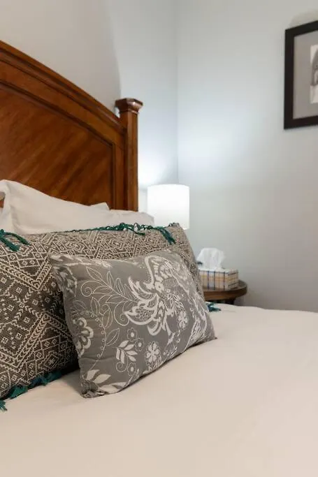 Beautiful 3 Bedroom- Free Parking 2M To Broadway Nashville Daire