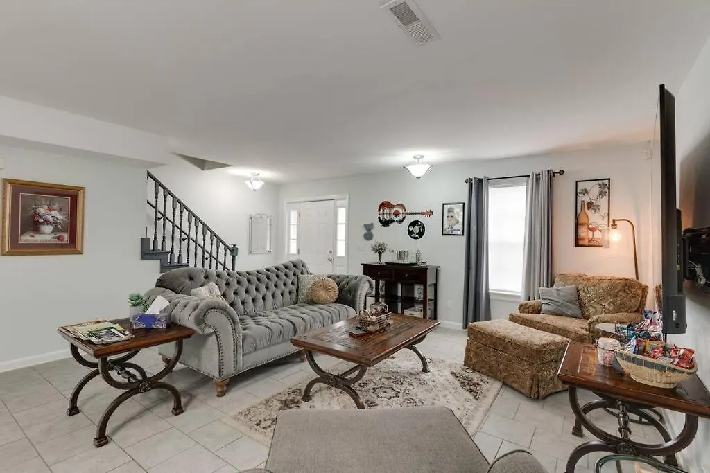 Beautiful 3 Bedroom- Free Parking 2M To Broadway Nashville Daire
