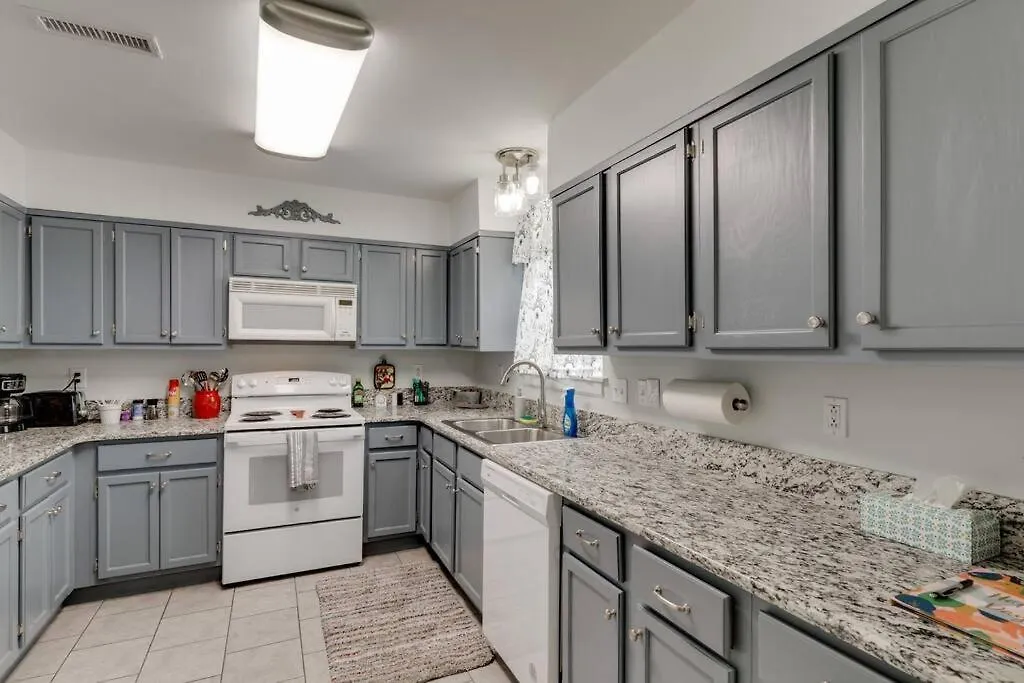 Beautiful 3 Bedroom- Free Parking 2M To Broadway Nashville Daire
