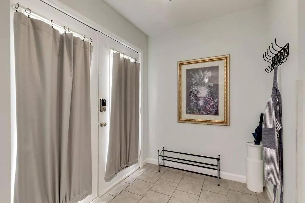 Beautiful 3 Bedroom- Free Parking 2M To Broadway Nashville ABD